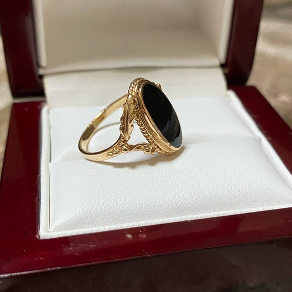 SOLID 14KT Gold Onyx Signet Ring - Picture 10 of 14